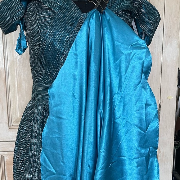 NWT Camille La Vie Teal Metallic Pleated Off-Shoulder Gown – Size 6 - Picture 5 of 6